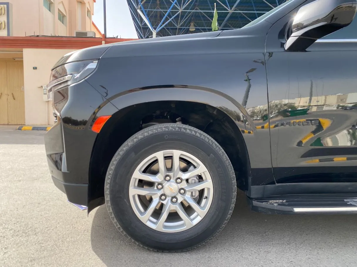 Car image 9