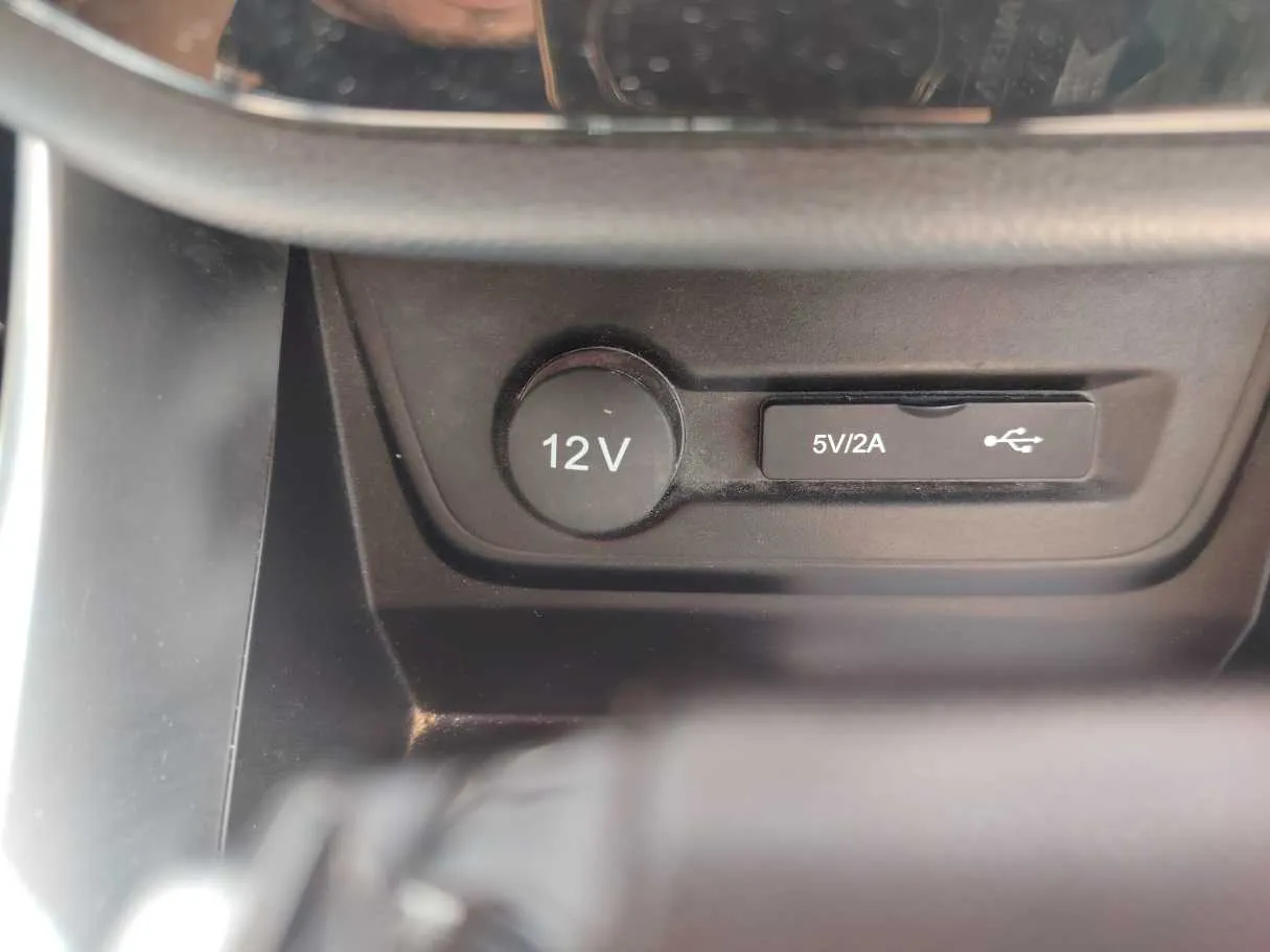 Car image 28