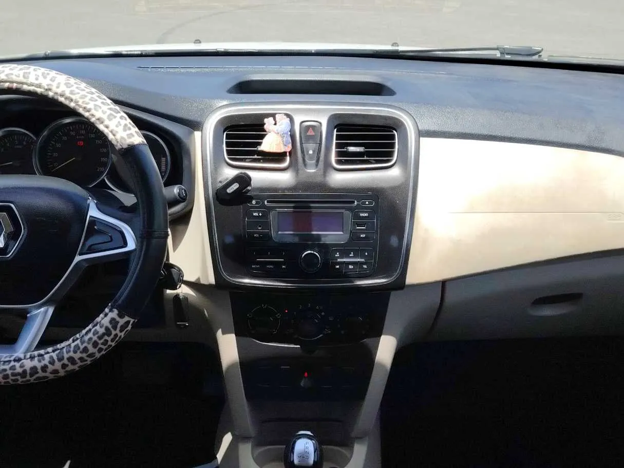 Car image 19