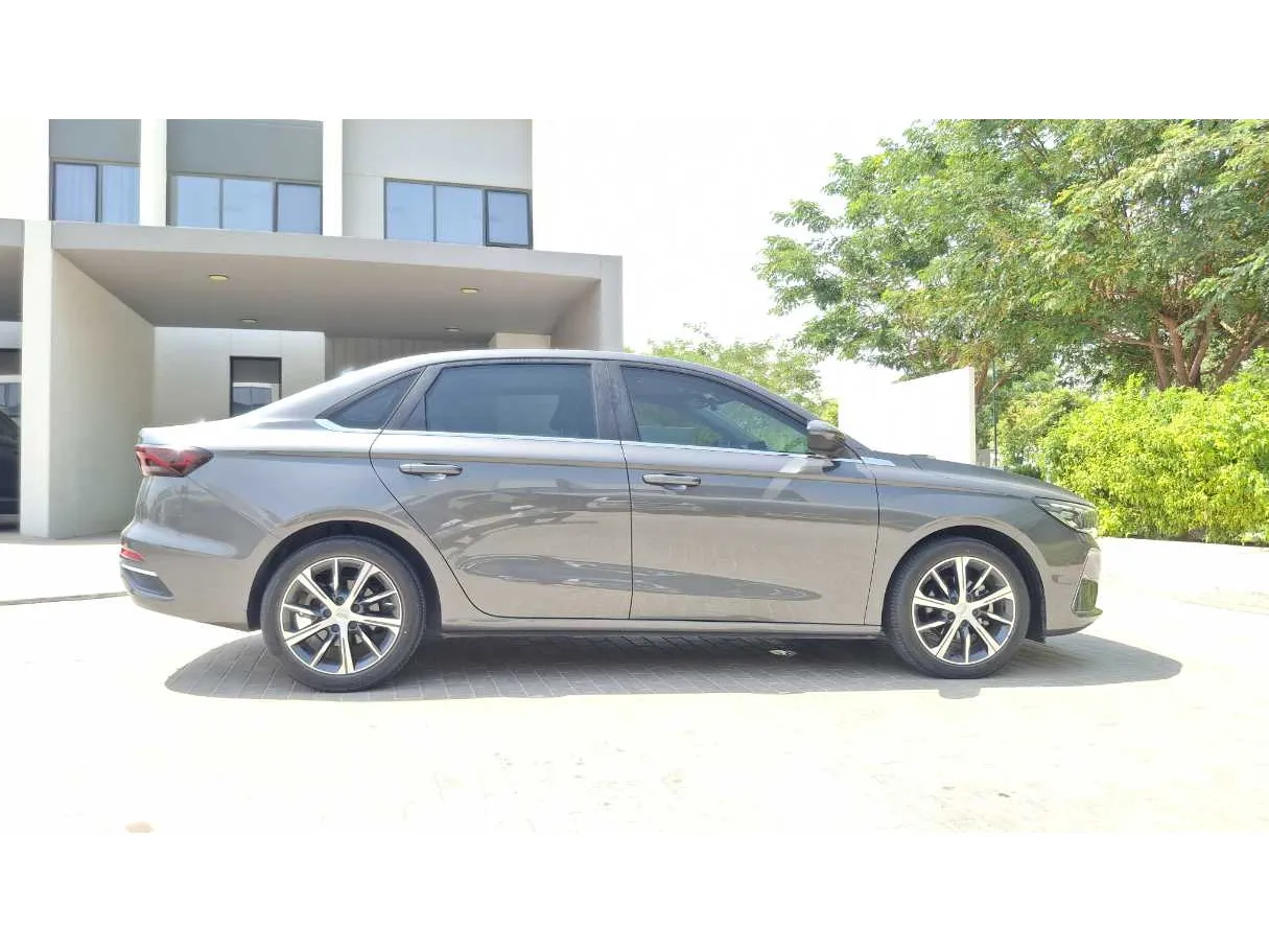 Car image 8