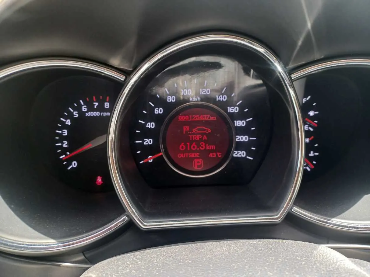 Car image 19