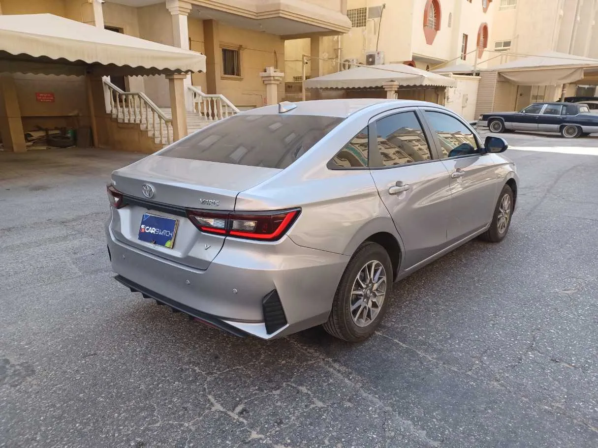 Car image 5