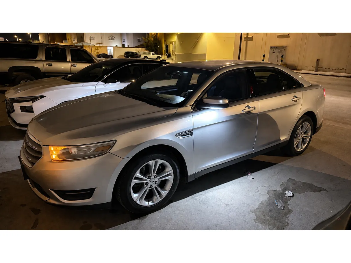 Car image 8