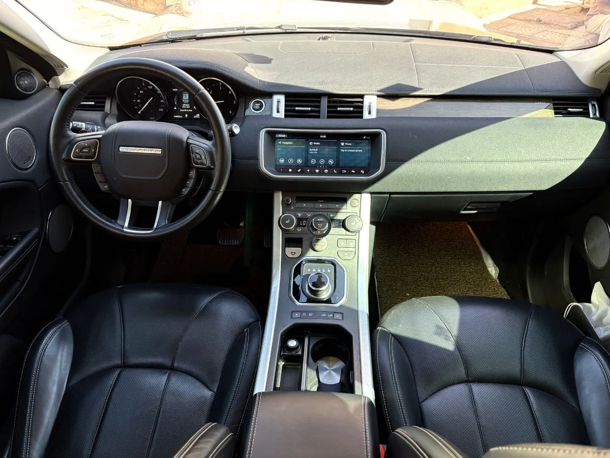 Car image 18