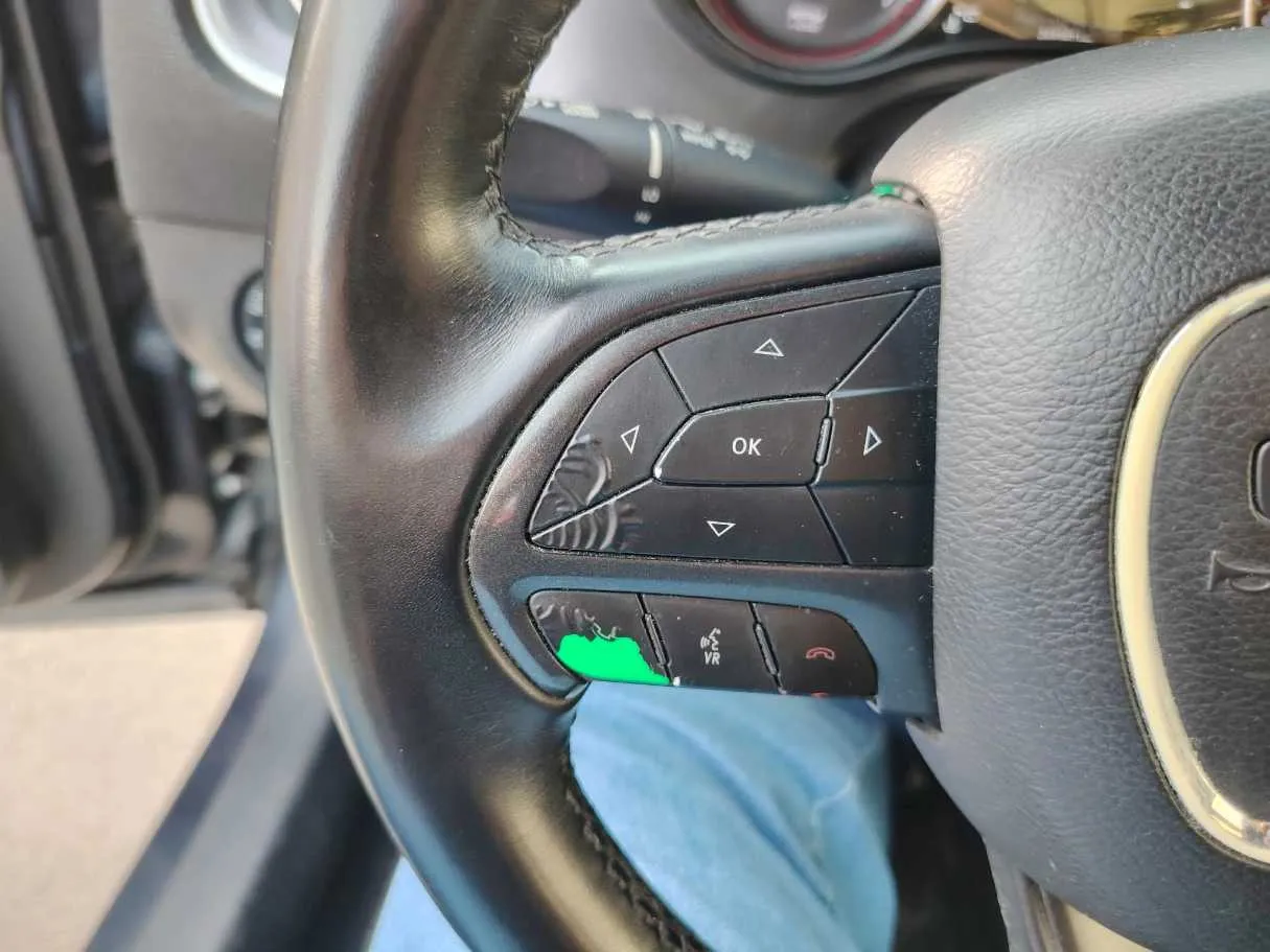 Car image 35