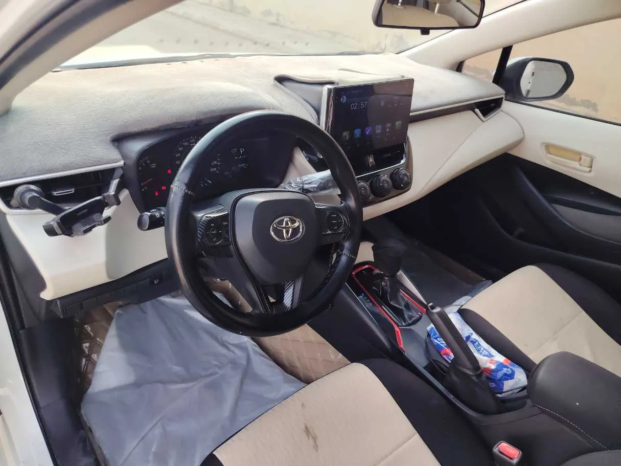 Car image 12