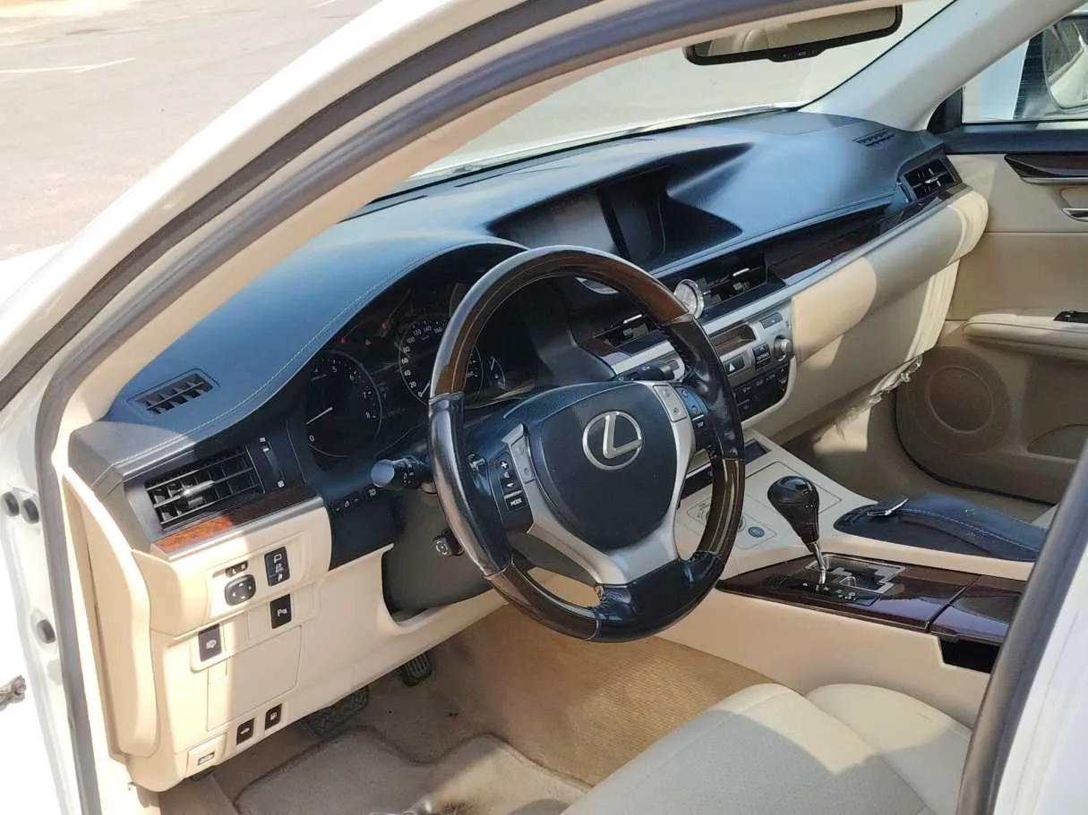 Car image 10