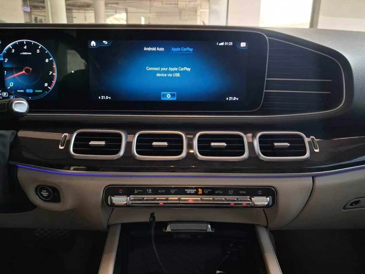 Car image 17