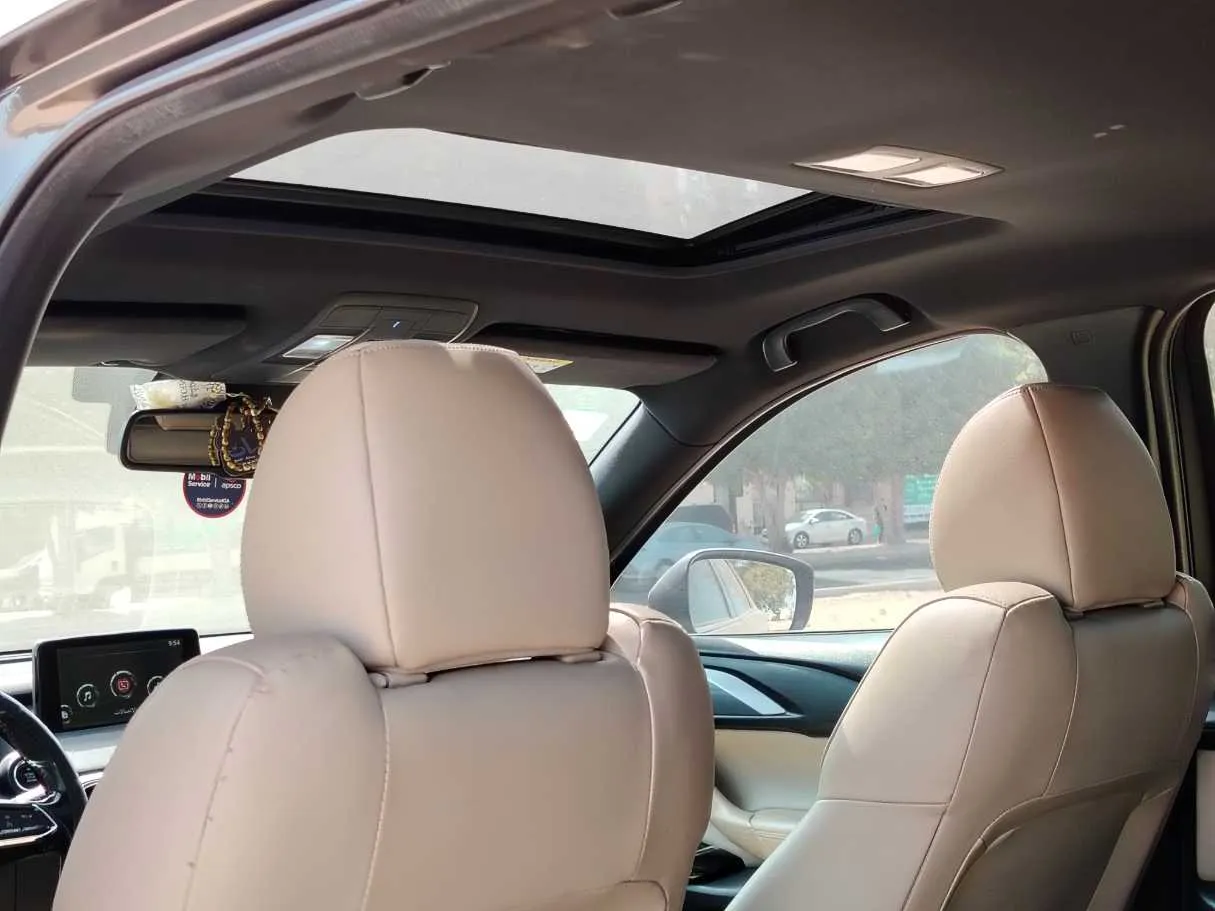 Car image 18