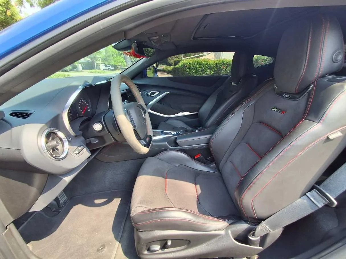 Car image 12