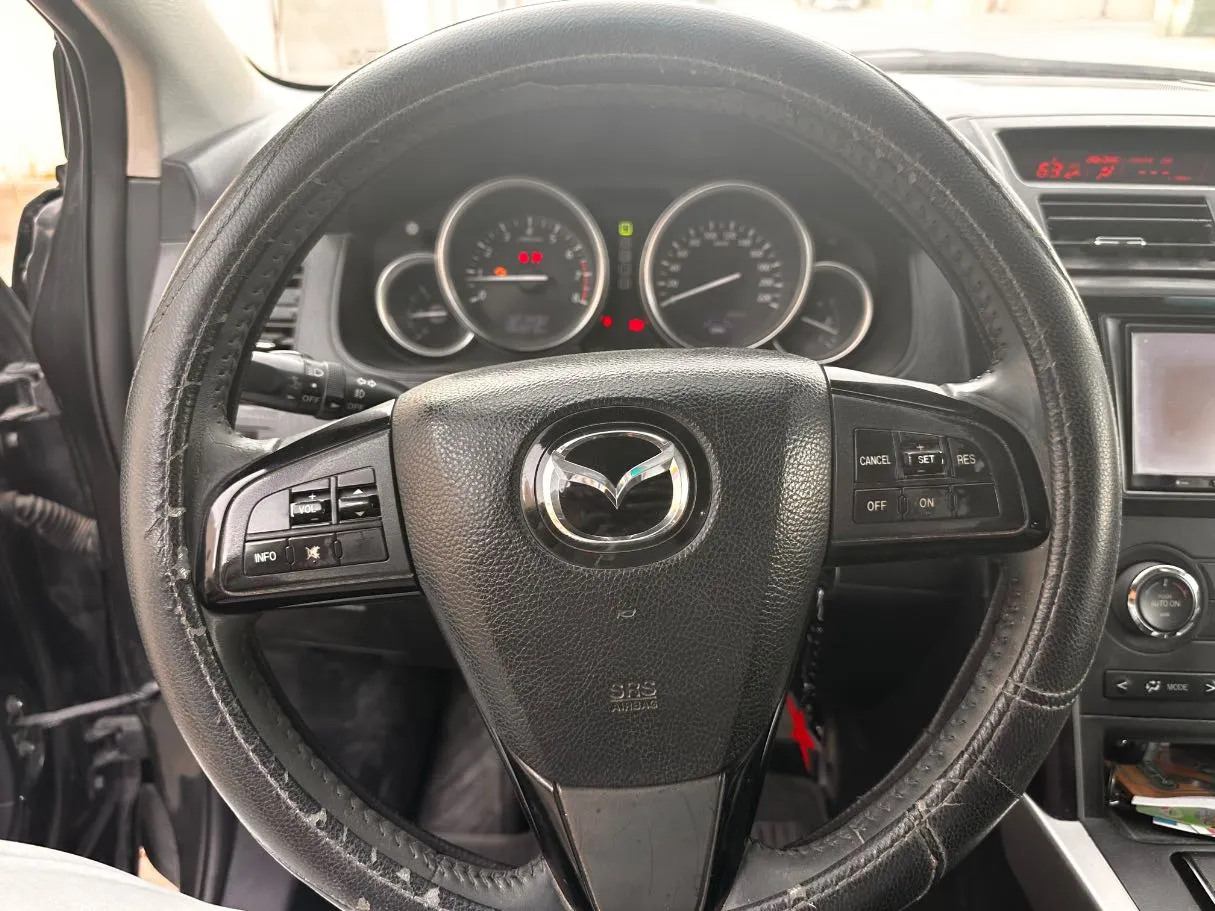 Car image 18