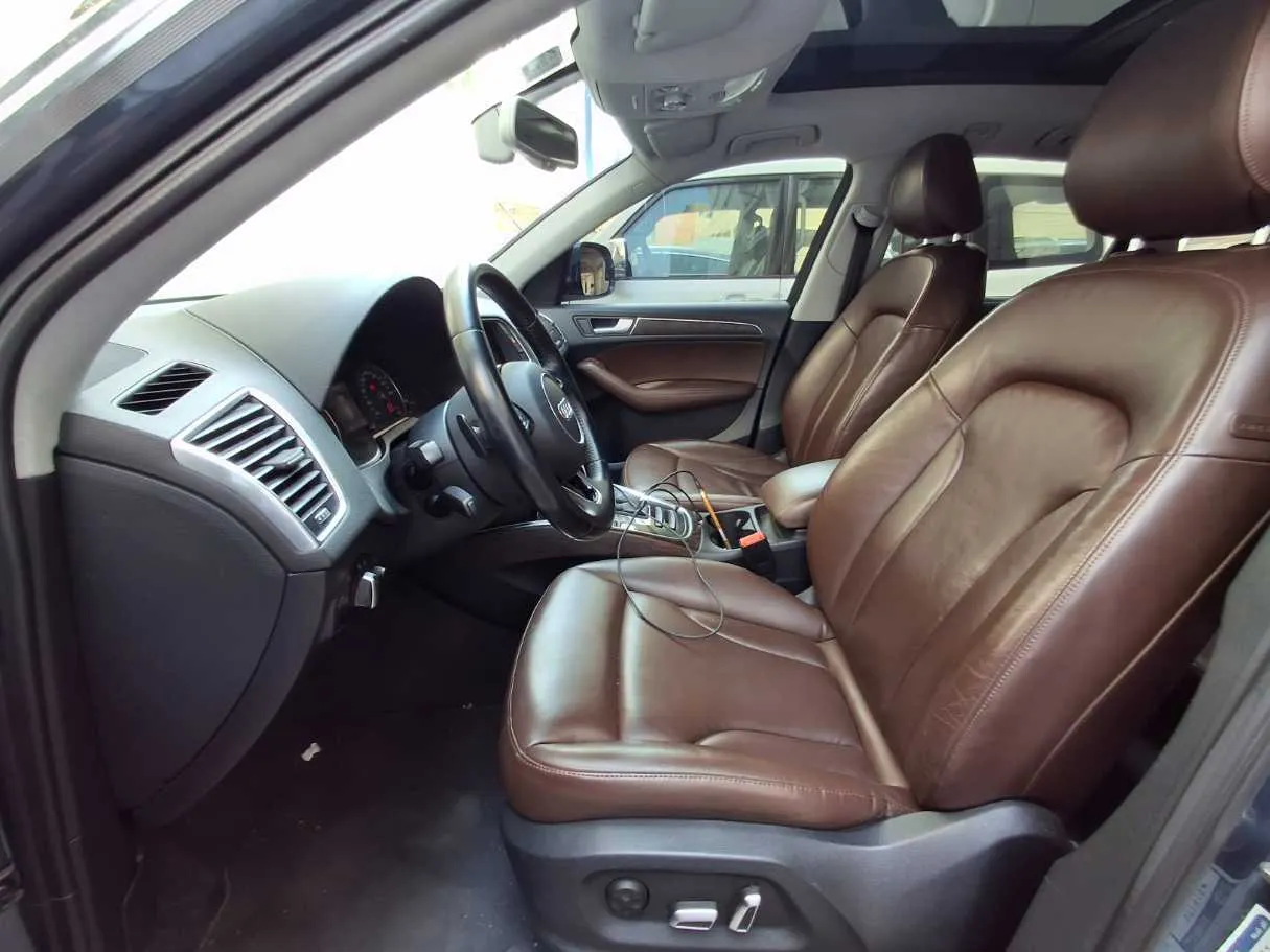 Car image 12