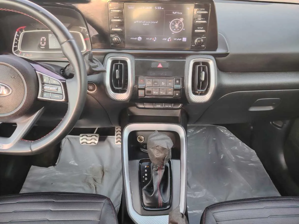 Car image 18