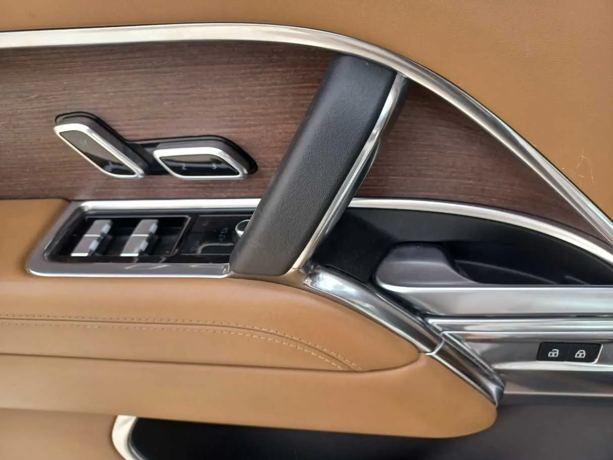 Car image 23