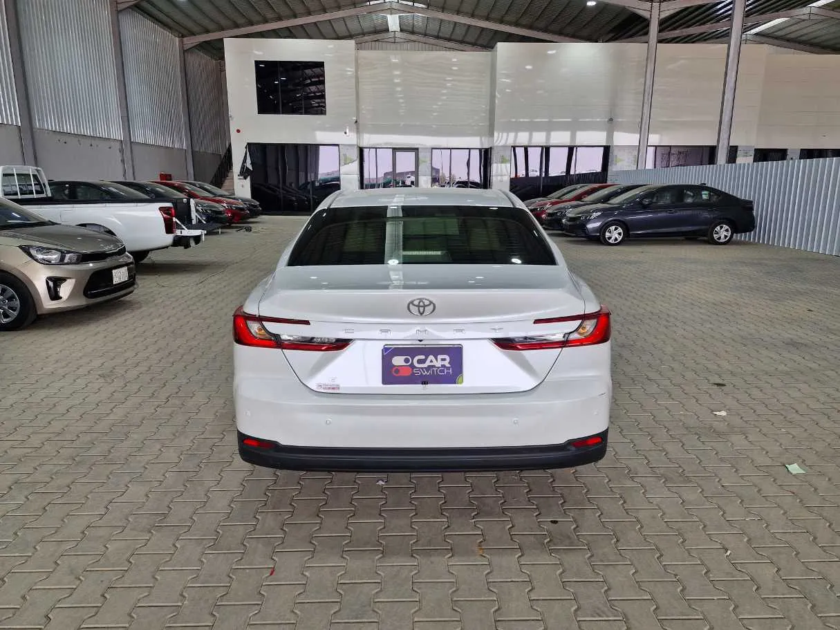 Car image 3