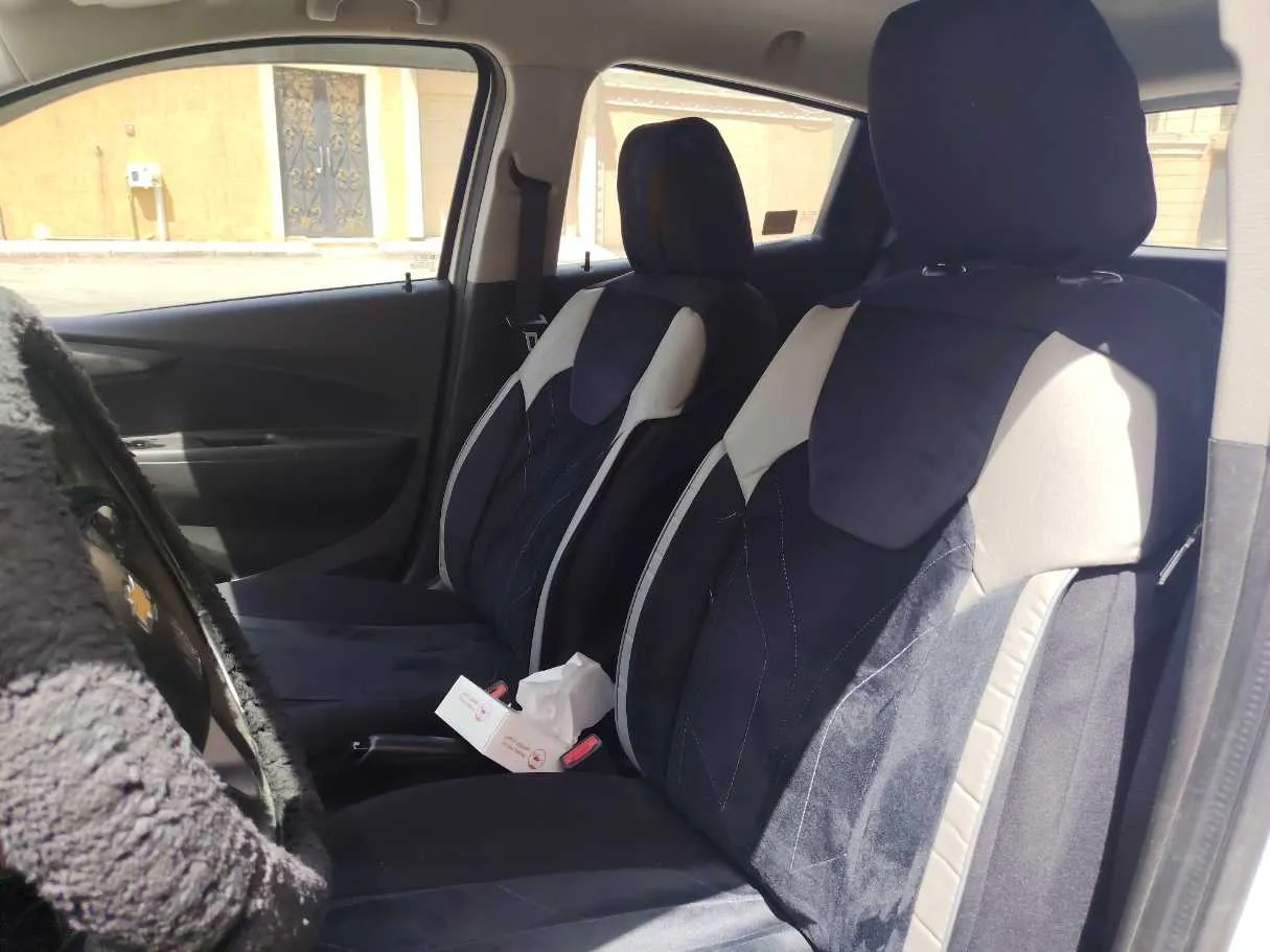 Car image 12