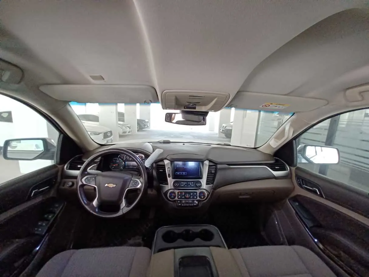 Car image 12