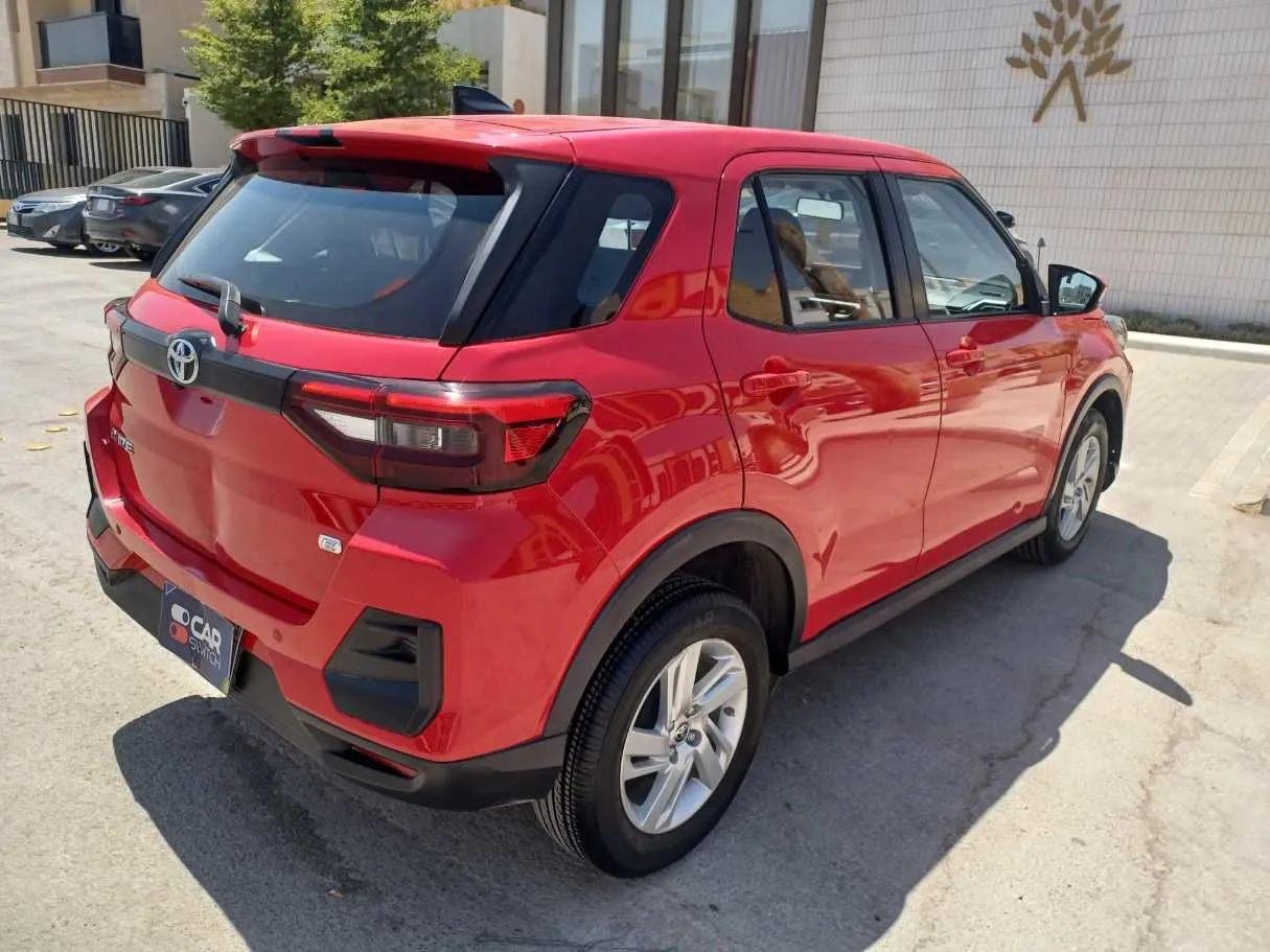 Car image 5
