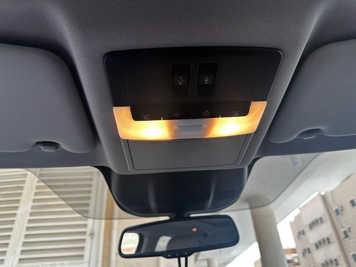 Car image 24