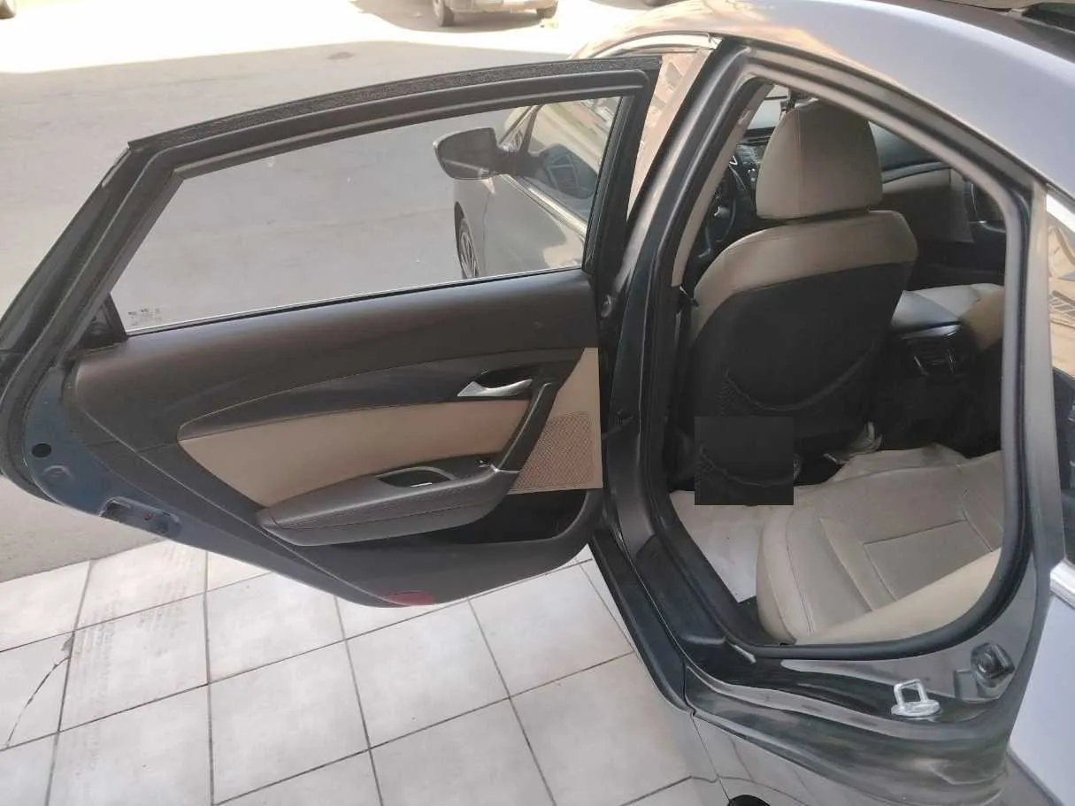 Car image 13