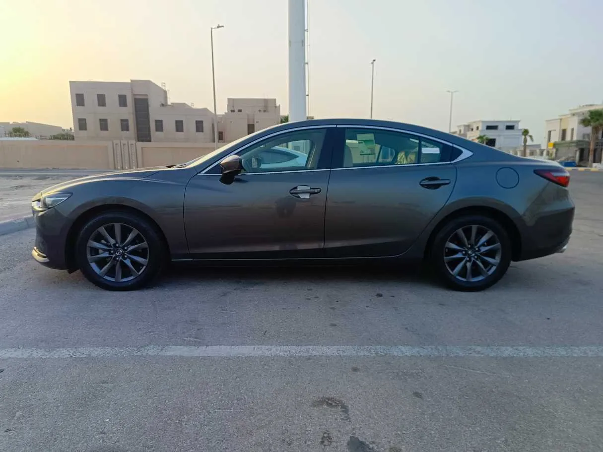 Car image 9