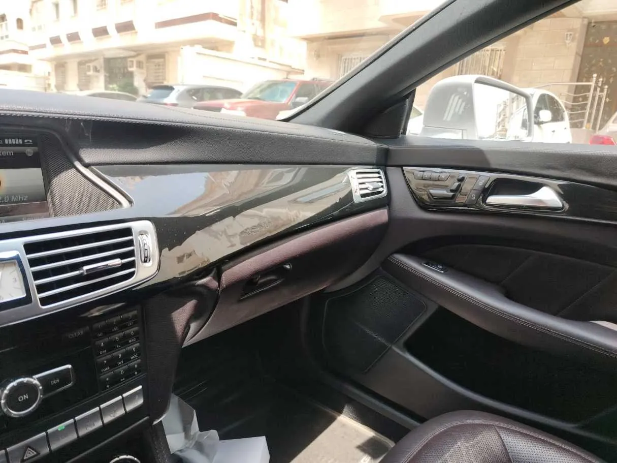 Car image 35
