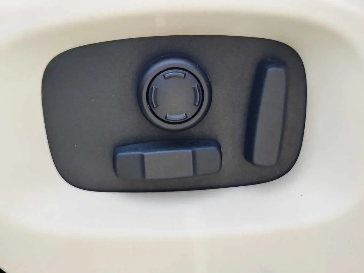 Car image 29