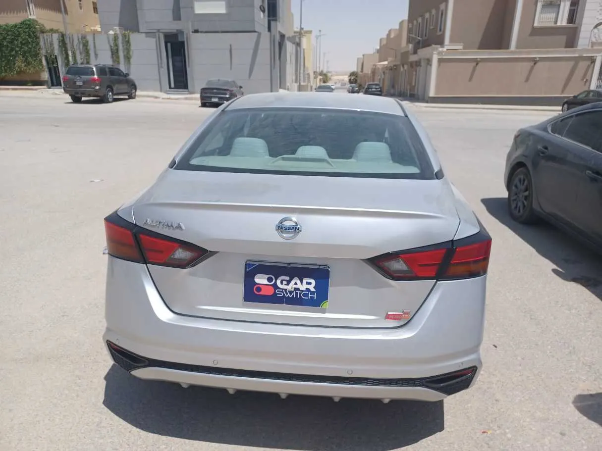Car image 6