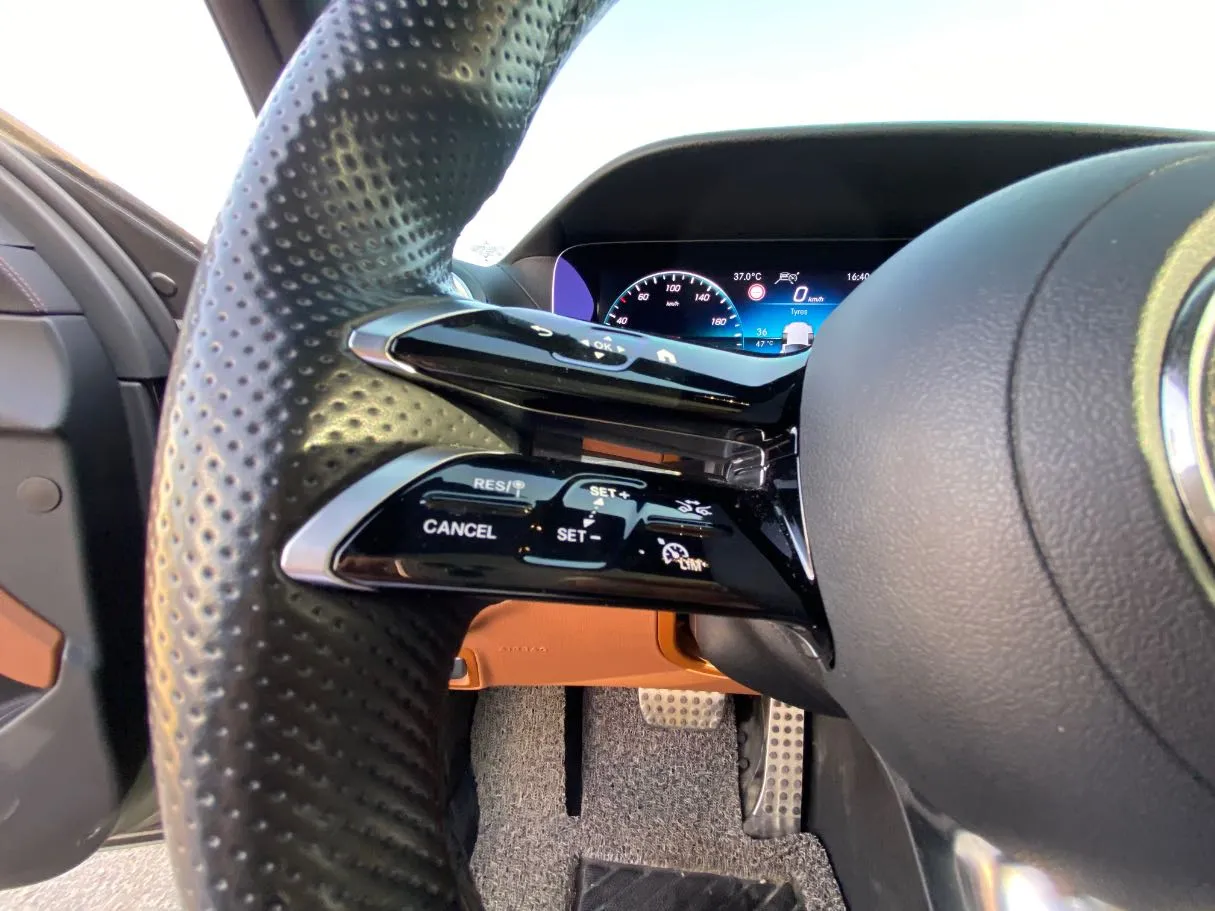 Car image 18