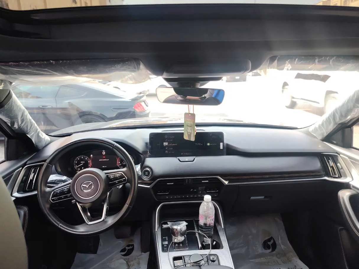 Car image 15