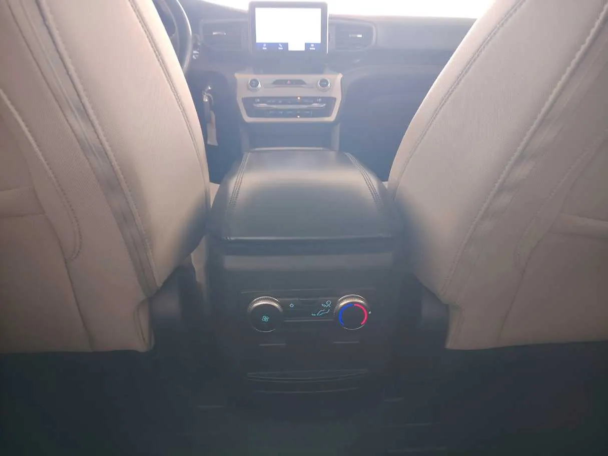 Car image 28