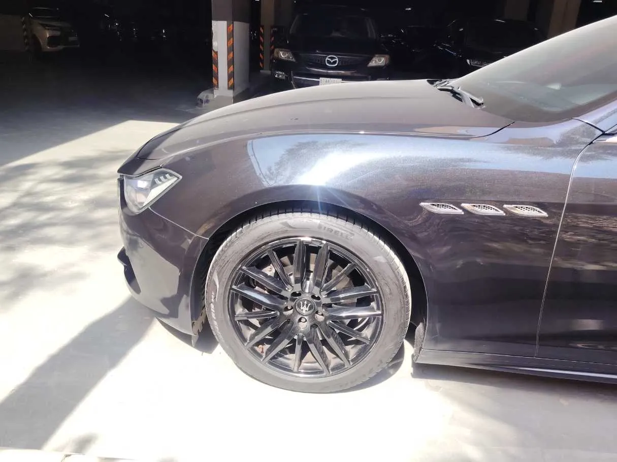 Car image 10