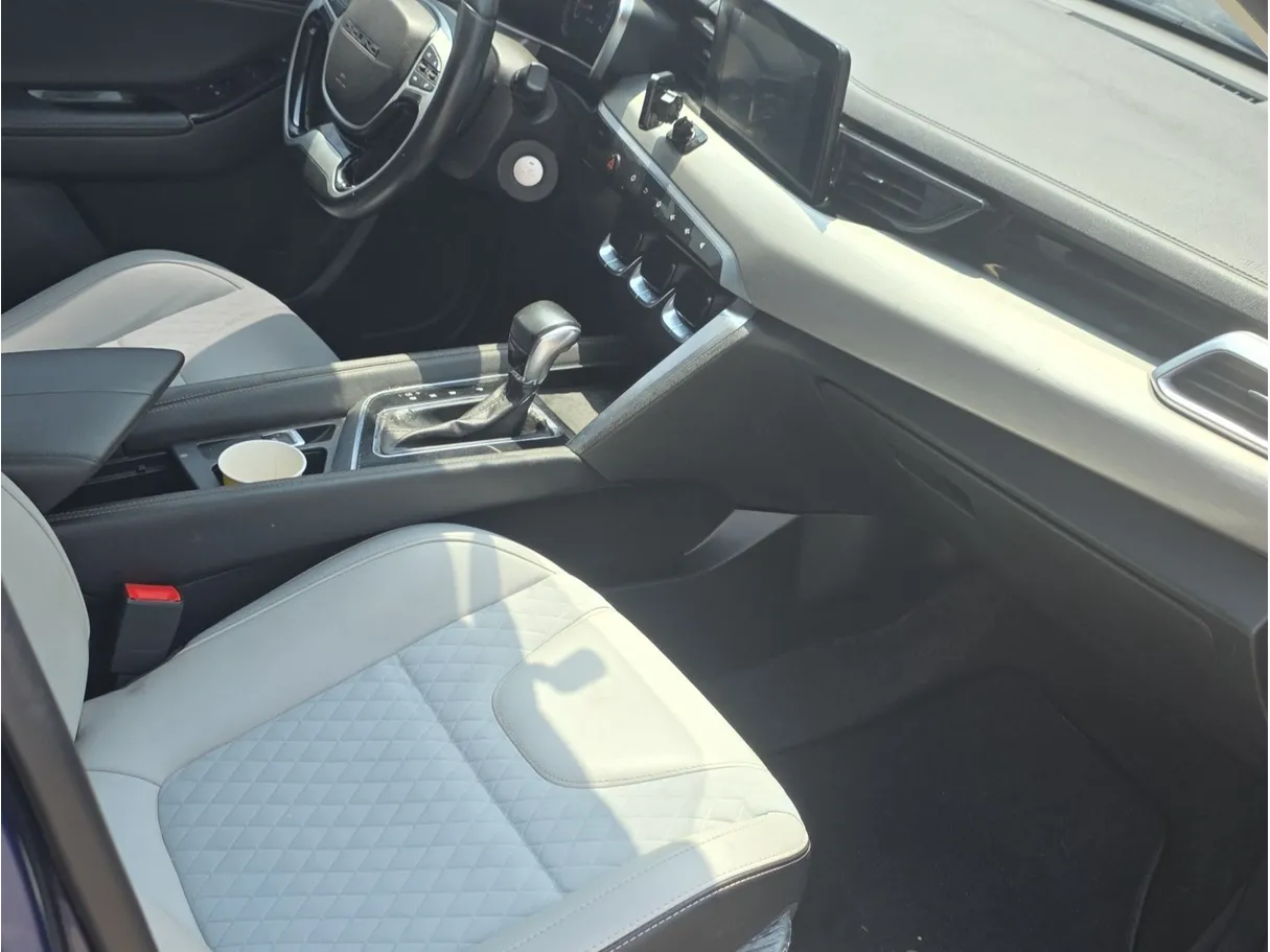 Car image 8