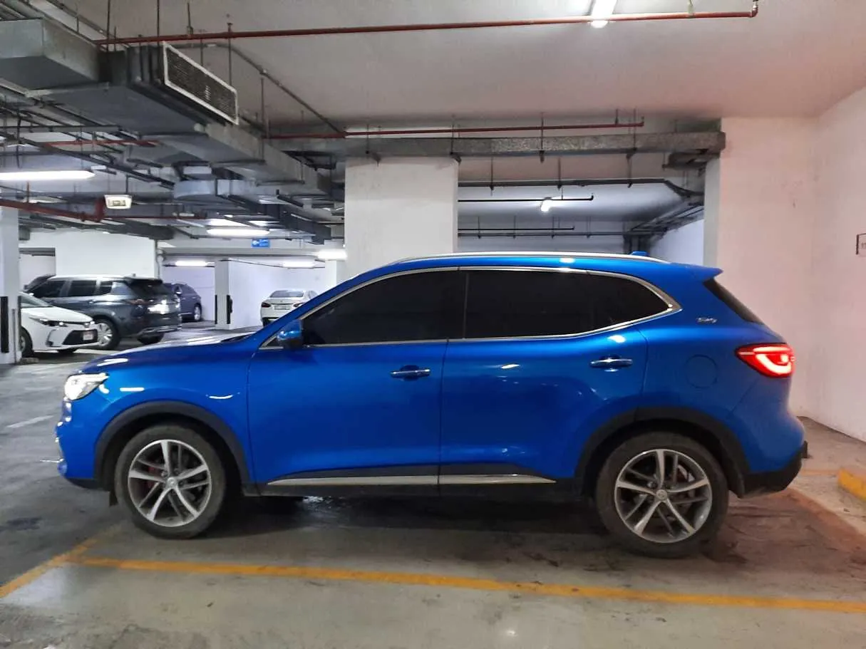 Car image 4