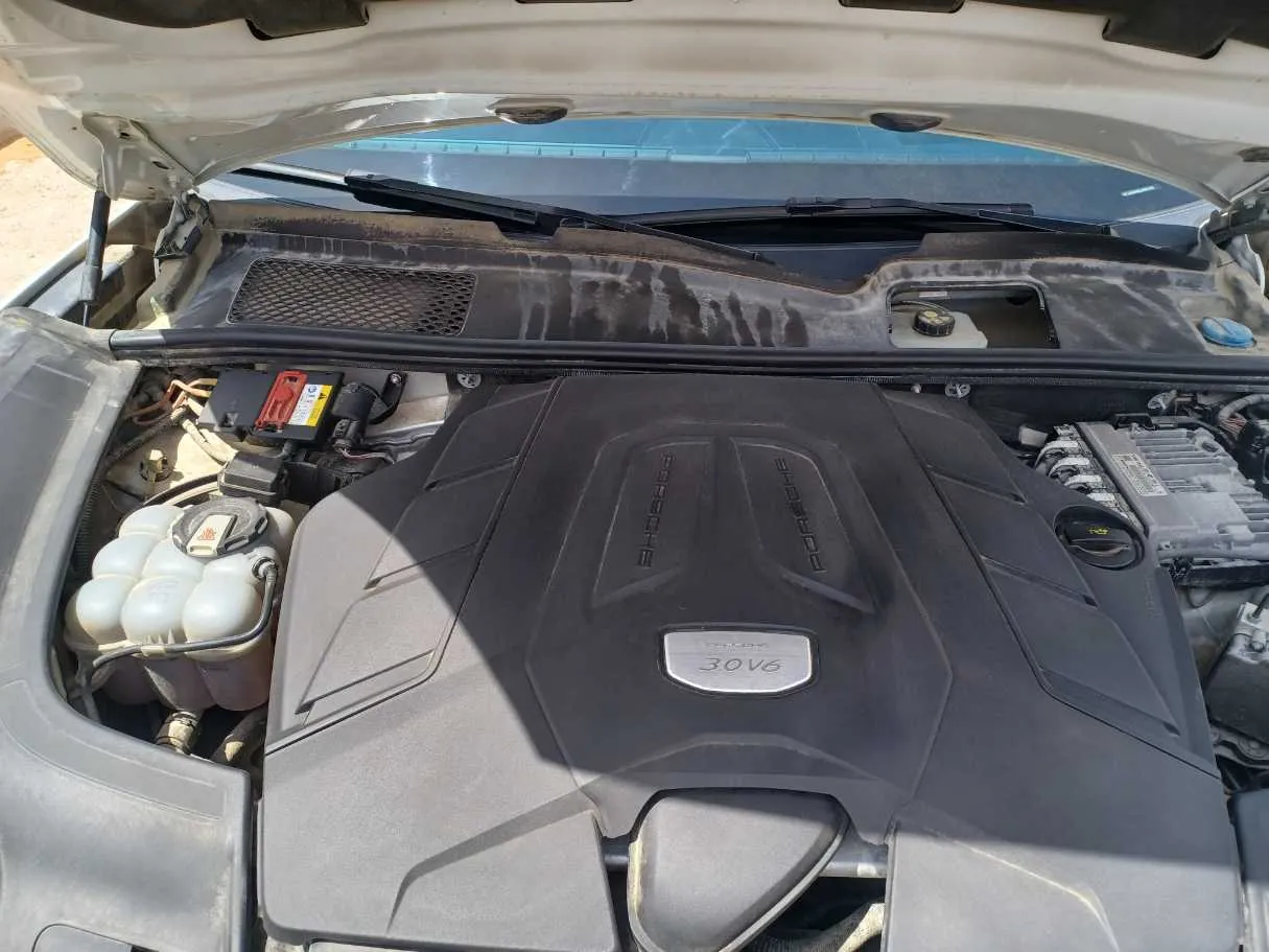 Car image 25