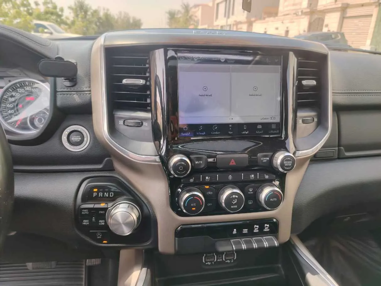 Car image 24