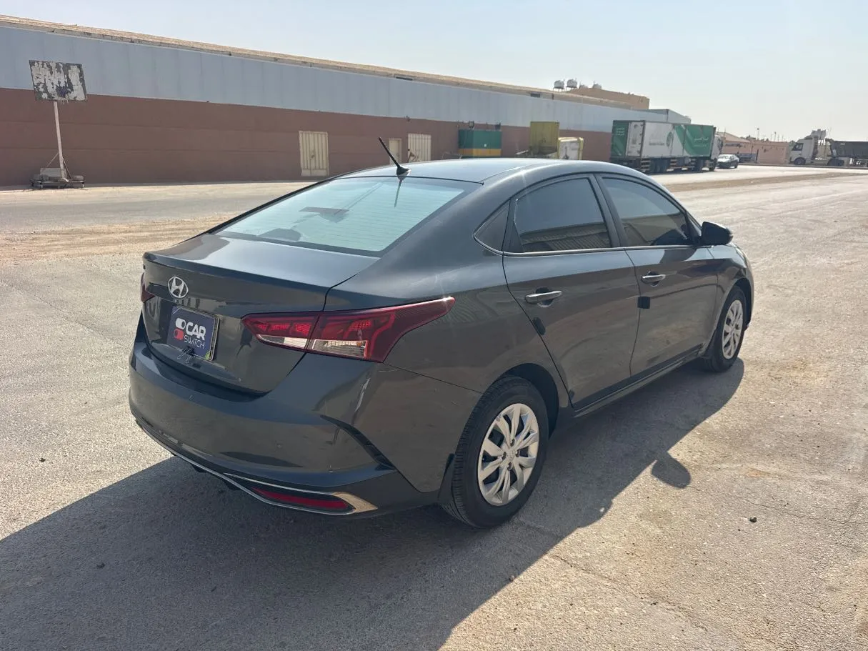 Car image 5