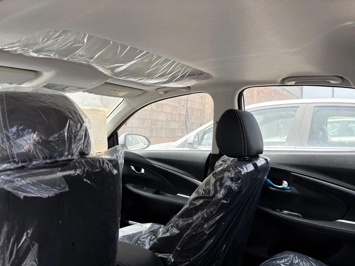 Car image 17