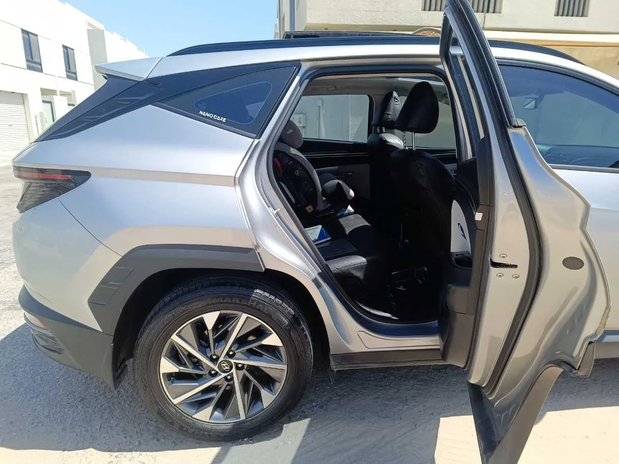 Car image 15
