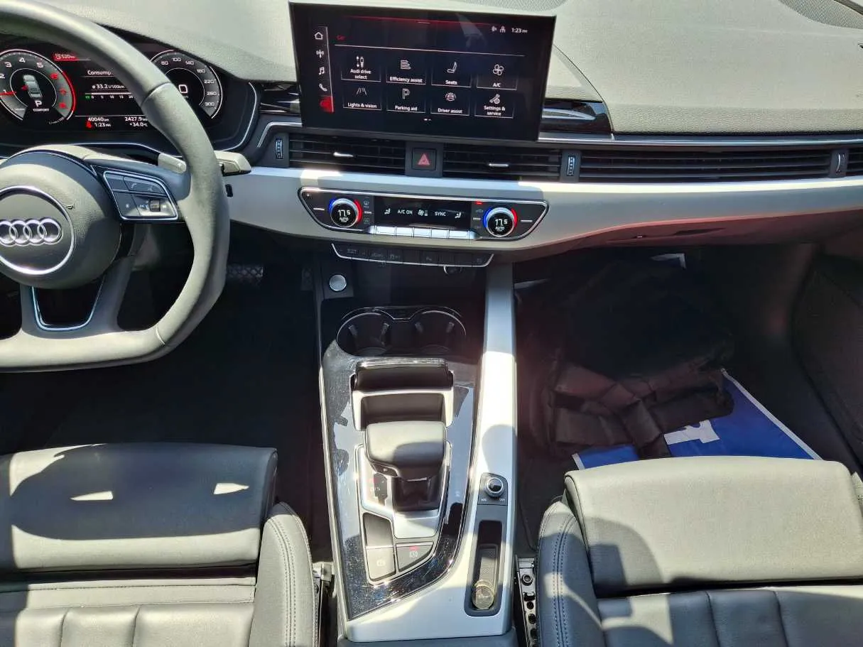 Car image 14