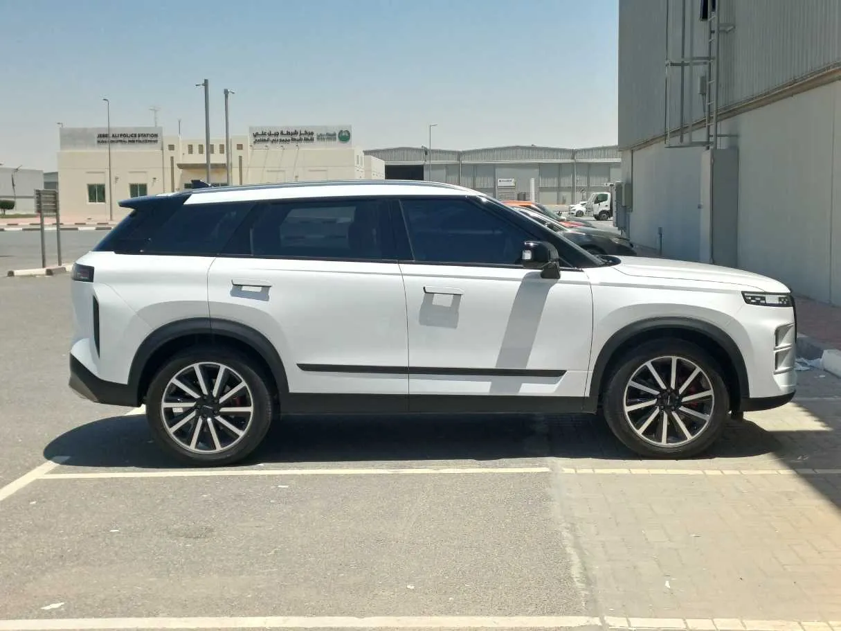 Car image 8