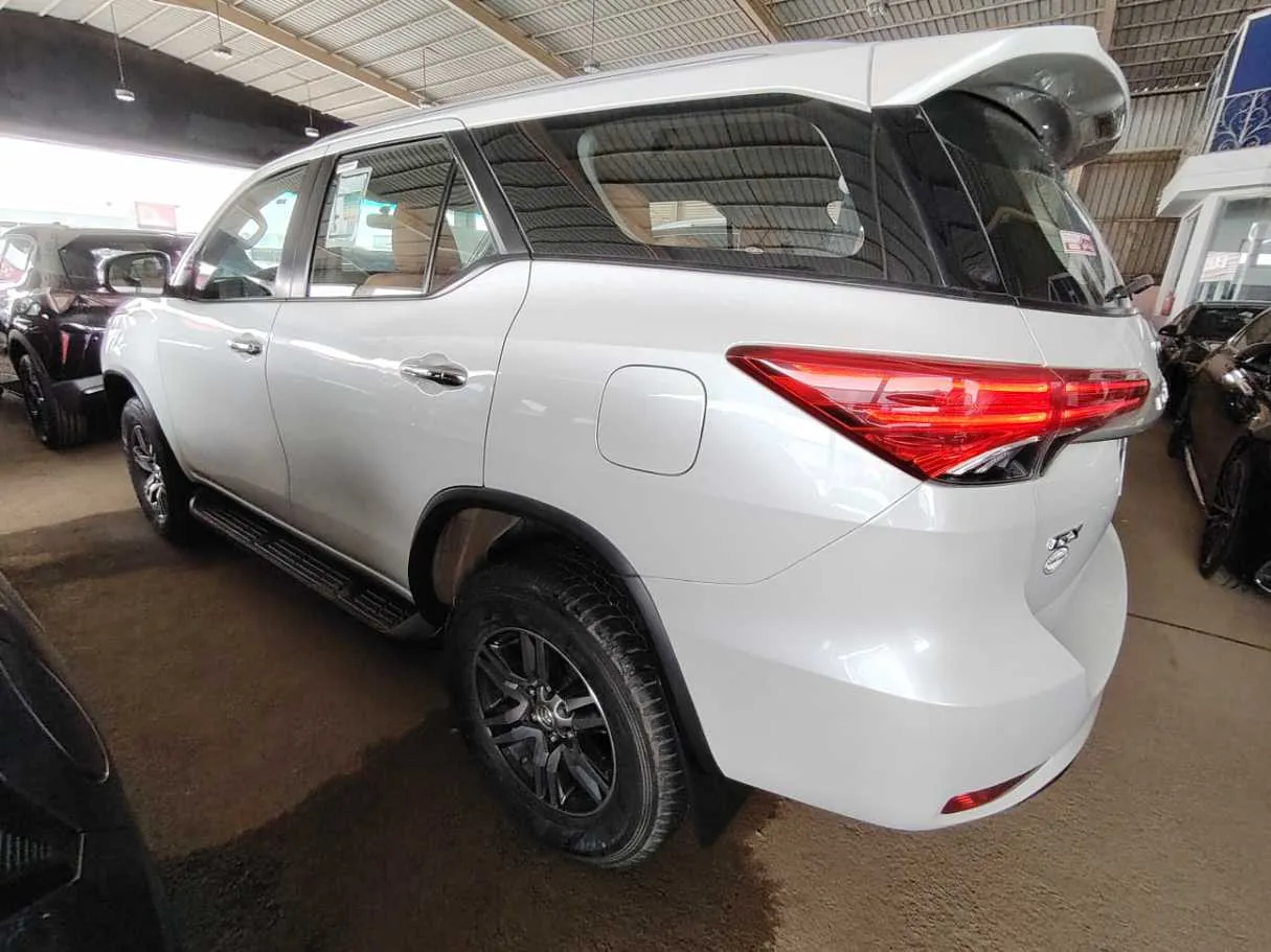Car image 7