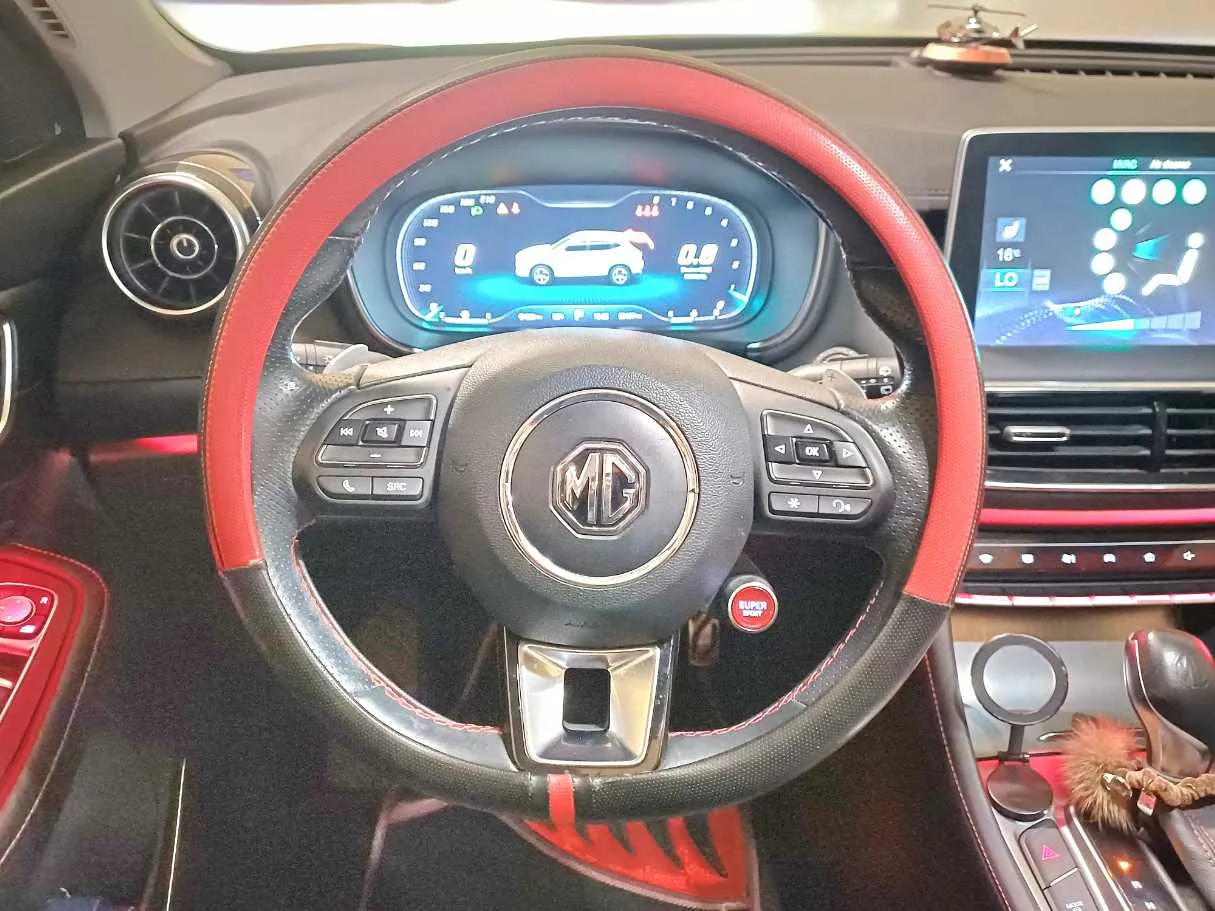 Car image 14