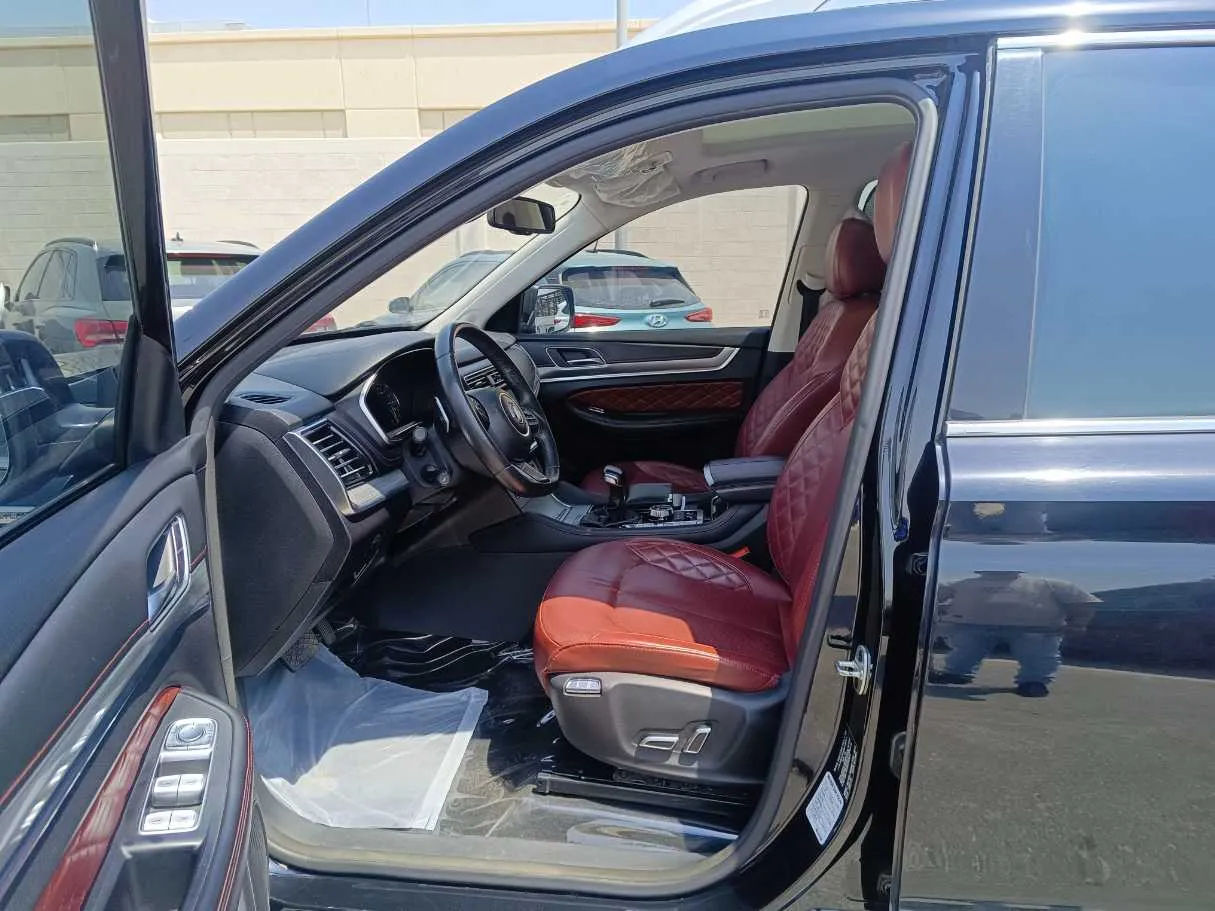 Car image 14