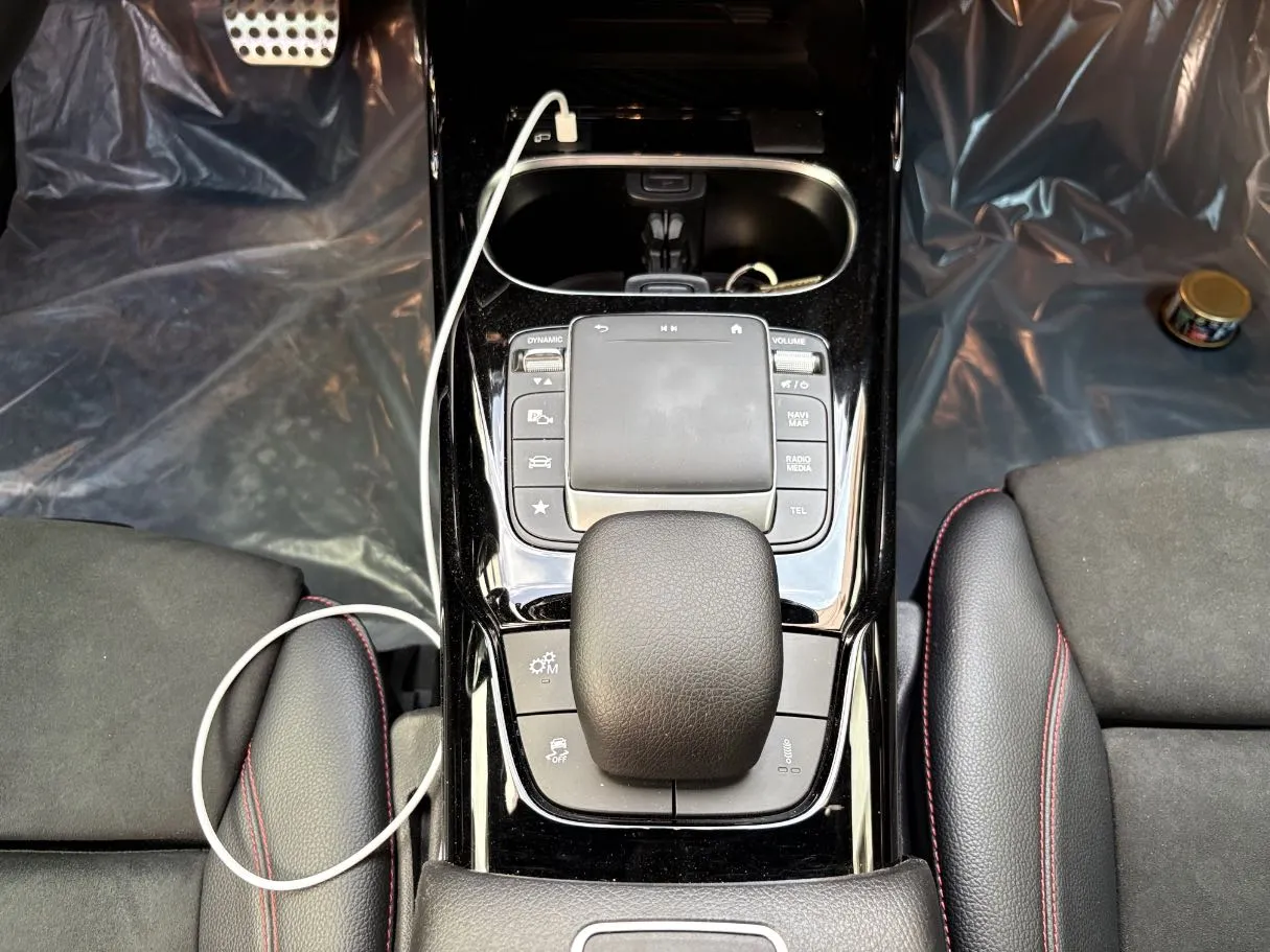 Car image 19