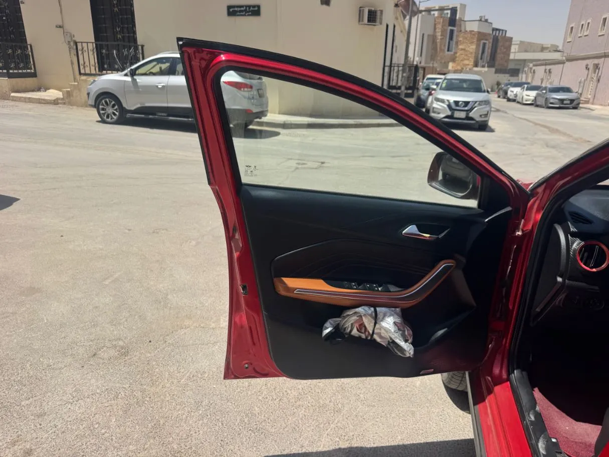 Car image 10