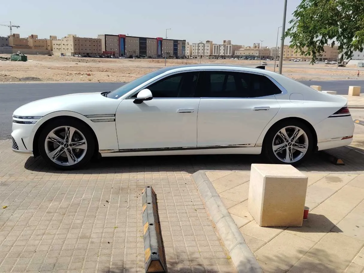 Car image 8