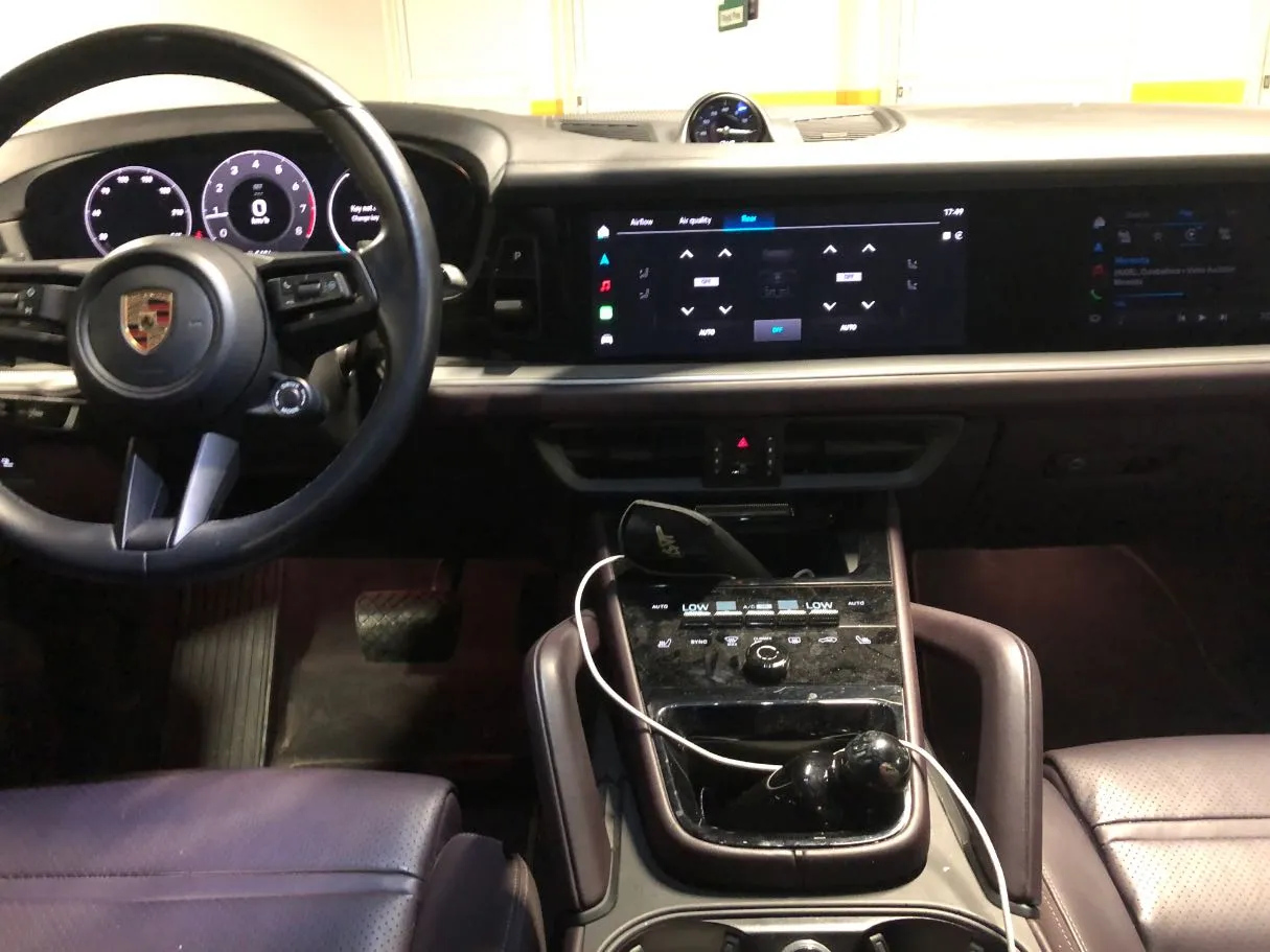 Car image 16