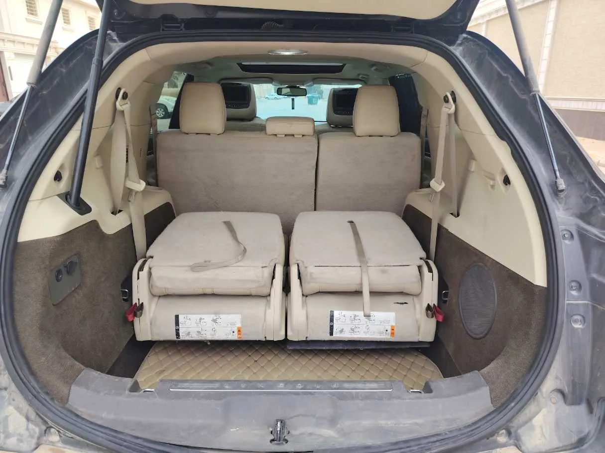 Car image 26