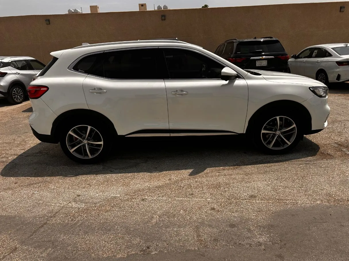 Car image 4
